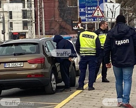 Арестът на Сточна гара заради огромно количество дрога, полицаи изземвали сакове от аудито