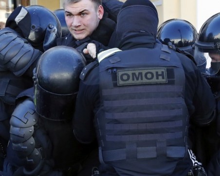 Арестуваха близо 300 души в 23 руски града заради протести срещу войната