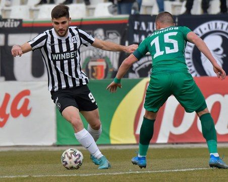 Локо остана в борбата за топ 6 след успех над Берое