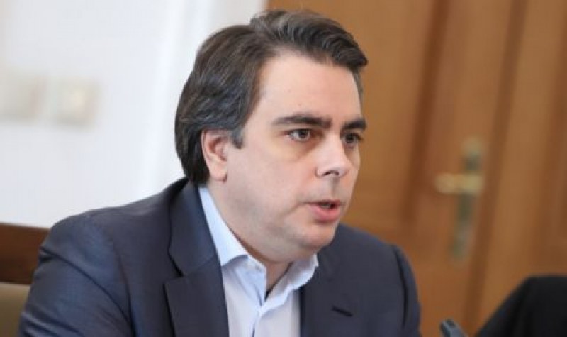 Асен Василев: Опашките за гориво и олио са организирани акции за всяване на паника