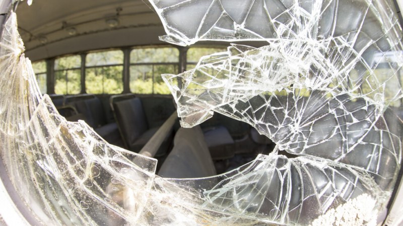 Автобус с бежанци от Украйна се преобърна, има загинал