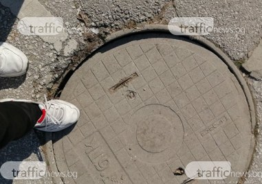 Опасна шахта дебне за невнимателни пешеходци в Пловдив Капакът на