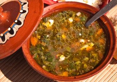 Супата от коприва е изключително полезна и пълна с витамини