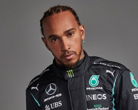 Люис Хамилтън сменя името си