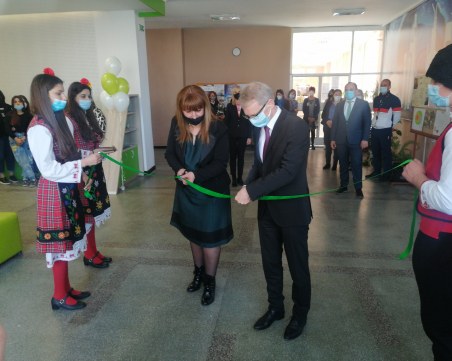 Образователният министър: STEM центровете вече ще се финансират от Плана за устойчивост