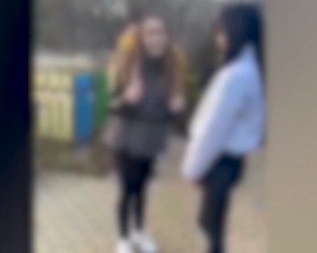 Момичета пребиха брутално своя съученичка