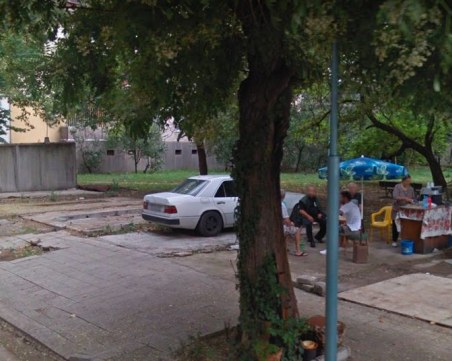 Община Пловдив пусна изключително странен търг на имот между два блока