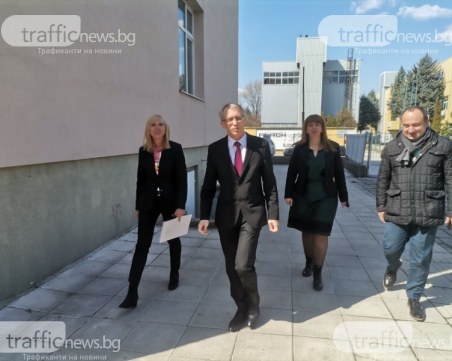 ОБЗОР: Страната готова да приеме 100 000 деца от Украйна, 