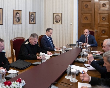 Президентът поиска български самолети да охраняват въздушното ни пространство