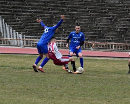 Спартак бие с 8:0