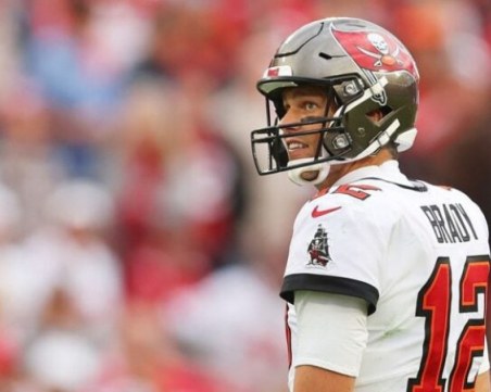 Том Брейди обяви изненадващо, че се завръща в игра