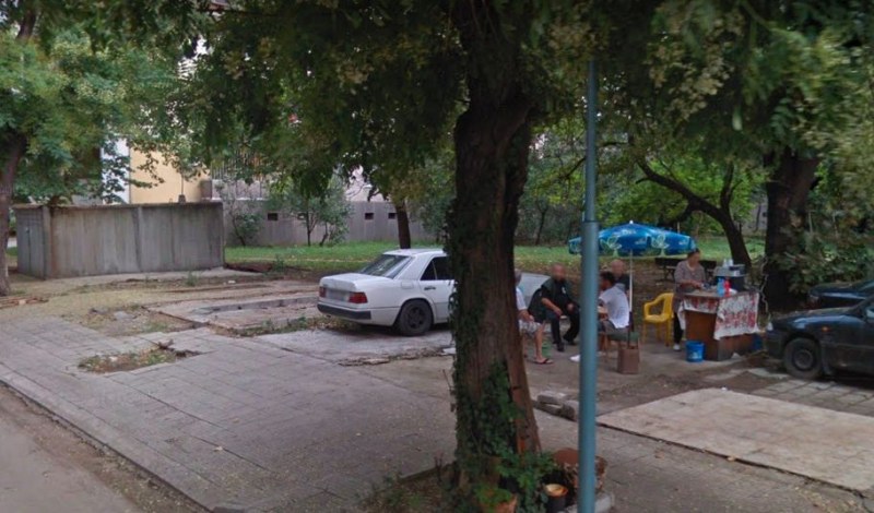 Община Пловдив пусна изключително странен търг на имот между два блока