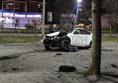 Четирима са пострадали при катастрофа снощи на кръстовището между бул