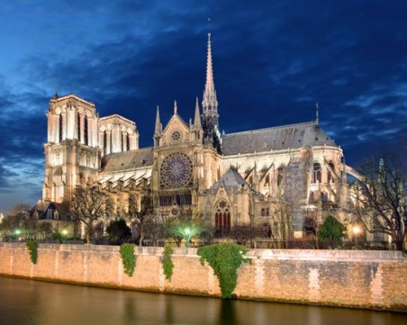 Откриха древен саркофаг под парижката катедрала 