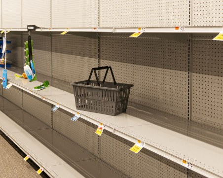 Паника за олио и в Румъния, захар и брашно изчезнаха от рафтовете