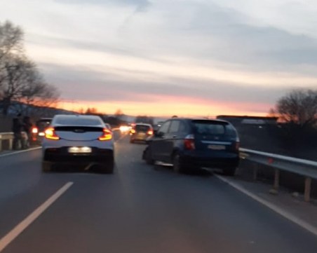 Поредно ПТП на Околовръстното, затрудни движението в час пик