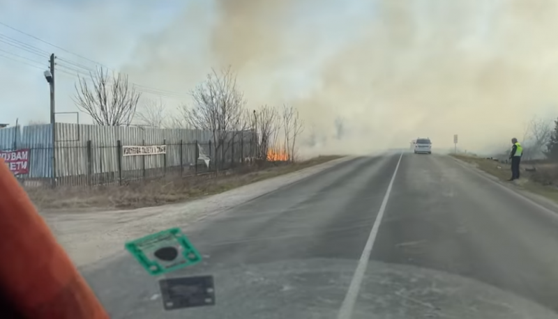 Пожар при разклона на Калояново: Гъст дим възпрепятства движението