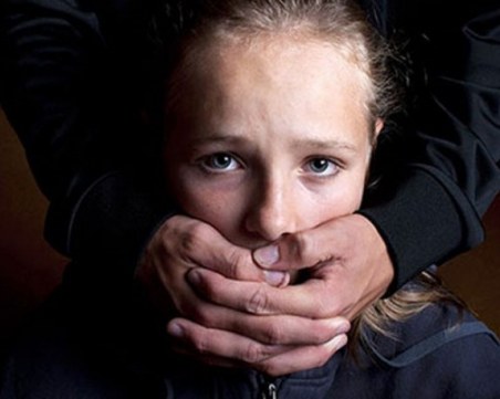 Арестуваха бизнесмени, пенсионери и женени с деца, пожелали секс с 13-годишни