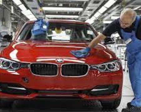 Автомобилни гиганти затварят заводите си заради липса на части от Украйна