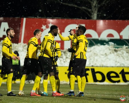 Ботев приема ЦСКА в дербито на кръга