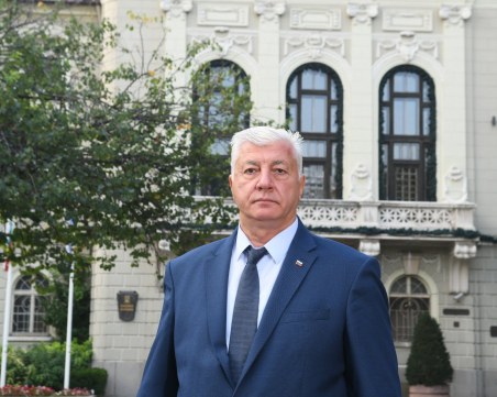 Кметът развенча мита за 11 хил. общински служители в Пловдив, посочи точния им брой