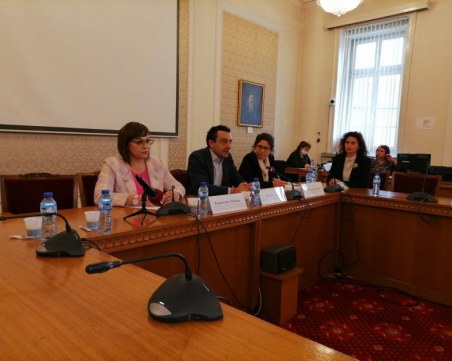 Нинова: България ще въведе ситуация на форсмажор, за да се спаси икономиката