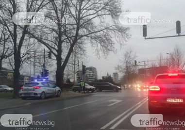 Светофарната уредба на улица Владивосток на кръстовището с бул Свобода