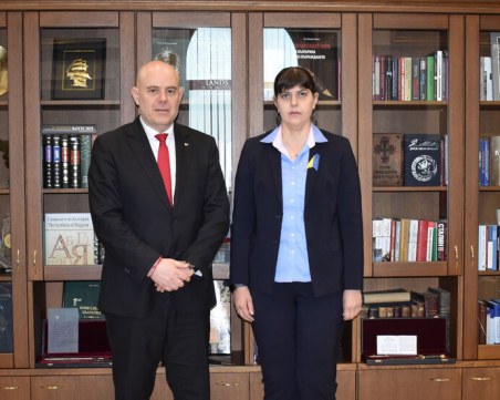 Гешев се срещна с Лаура Кьовеши, обсъдиха борбата с корупцията