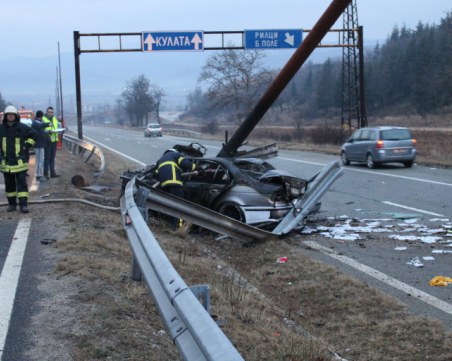 Млад мъж загина при тежка катастрофа в Благоевград