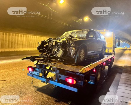 Младеж е бил зад волана на смазаната кола в Тунела