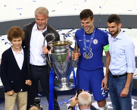 Появи се още една оферта за Челси в последния момент