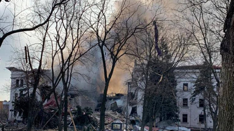 Властите в Украйна твърдят, че бомбоубежището в театъра в Мариупол