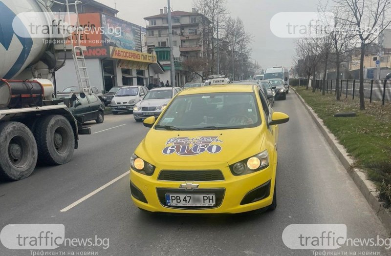 Таксиджия удари и наруга пловдивчанка заради спор на пътя