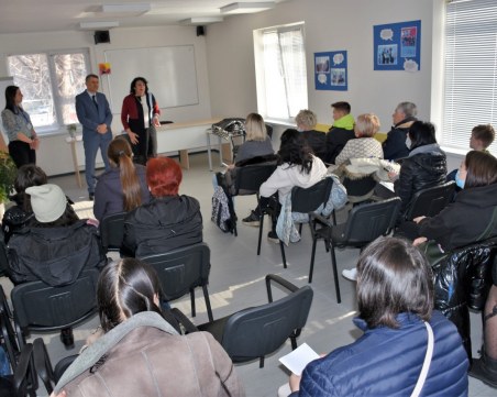 70 бежанци от Украйна започнаха да учат български език в Пловдив