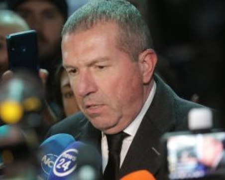 Адв. Менков: Борисов е задържан по сигнал за изнудване, никаква Европрокуратура не участва