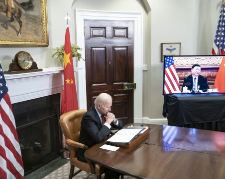 Започна телефонният разговор между Байдън и Си Цзинпин