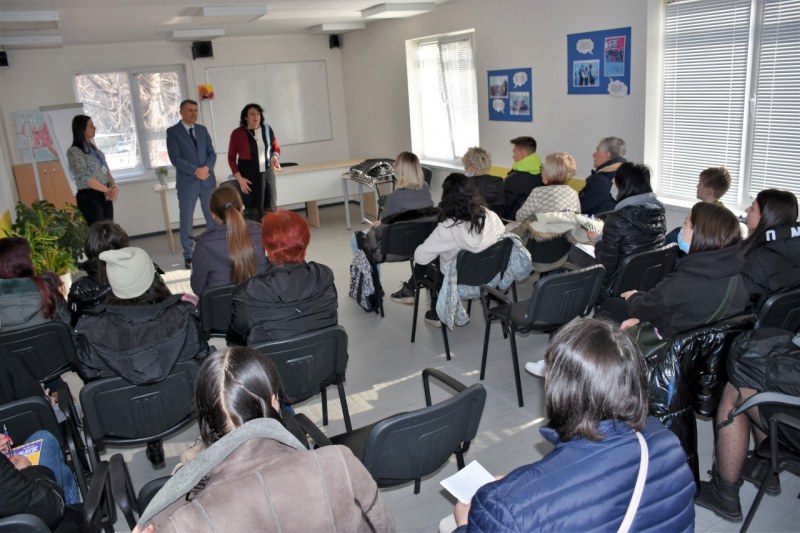 70 бежанци от Украйна започнаха да учат български език в Пловдив