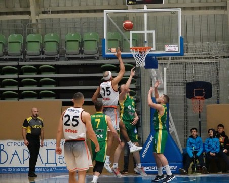 Академик се върна на победния път след успех над Шумен