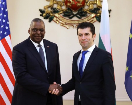 Започна срещата на Кирил Петков с Лойд Остин