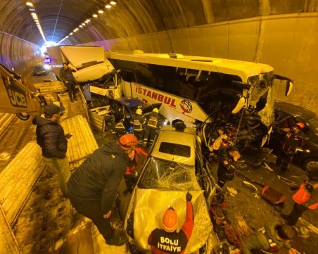 Жестока катастрофа в тунел в Турция, над 30 души са ранени