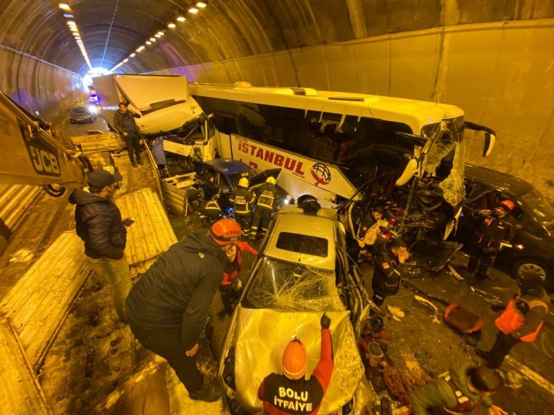 Жестока катастрофа в тунел в Турция, над 30 души са ранени