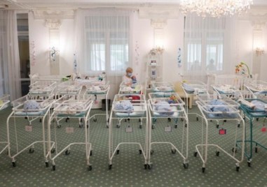 В пригодено подземно бомбоубежище в украинската столица най малко 20 бебета