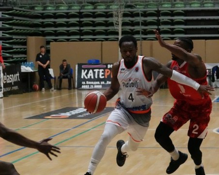 Академик с трето поредно домакинство днес