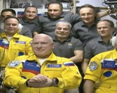 Костюмите на руските космонавти не били вдъхновени от украинското знаме
