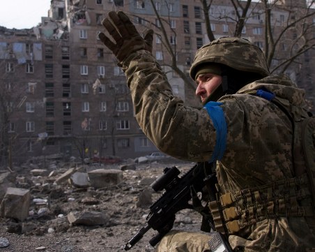 Ожесточени боеве в Мариупол, руската армия затяга обръча