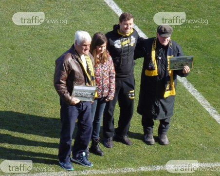 Зингаревич награди ветерани на Ботев по случай 60-годишнината от първата Купа