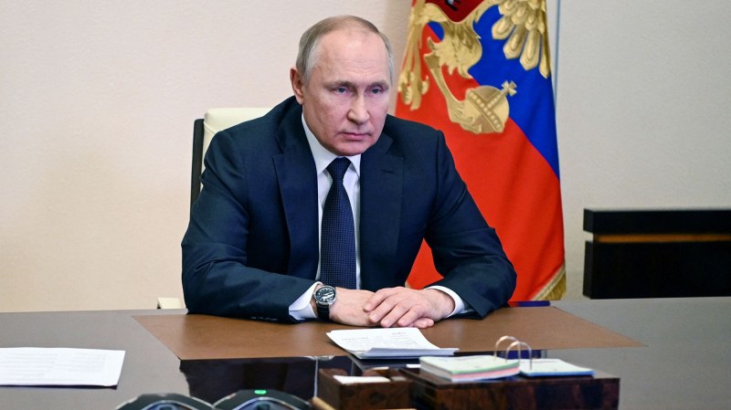 Путин уволнил 1000 подчинени за месец от страх да не бъде отровен