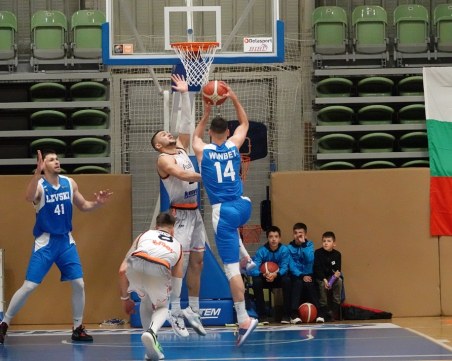 Академик изпусна победата срещу Левски