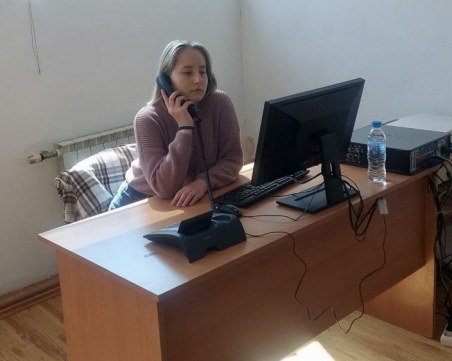 Доброволци с украински и руски вече работят към щаба 