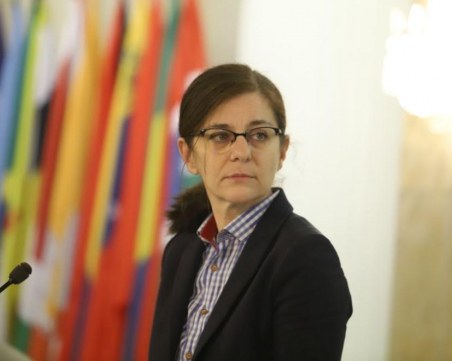 Генчовска: България засега не подкрепя санкции срещу вноса на руски петрол